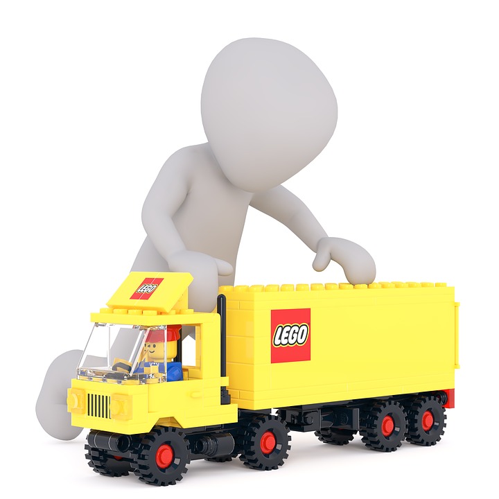 Ed è così che i vertici della divisione marketing dell’azienda hanno compreso come fosse cambiato il modo di giocare dei bambini del ventunesimo secolo. Il gioco non si concretizzava più in una gratificazione immediata ed istantanea, data dall’aver realiz