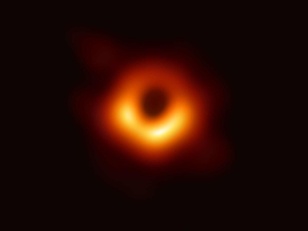 Tutto ciò che Einstein aveva sognato: la PRIMA immagine di un buco nero - La prima immagine in assoluto di un buco nero.

Crediti: Event Horizon Telescope.