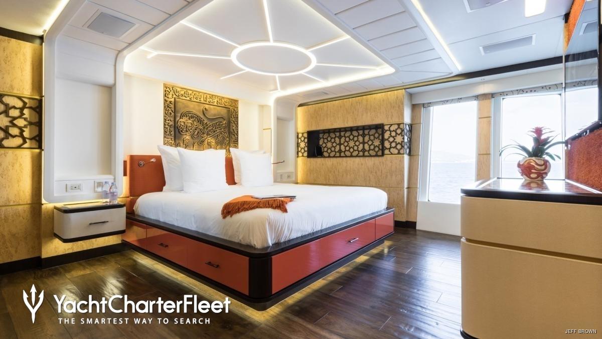 PH: yachtcharterfleet.com