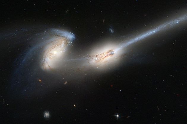 Collisione delle galassie dei Topi o NGC 4676, a 300 milioni di anni luce.Crediti: ACS Science & Engineering Team, Hubble Space Telescope, NASA