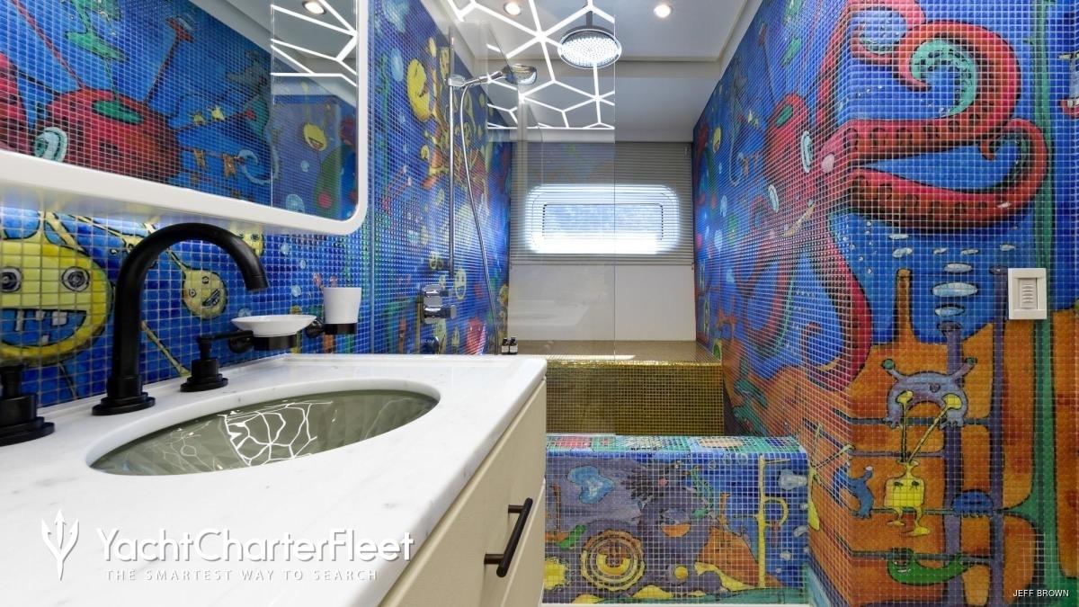 PH: yachtcharterfleet.com