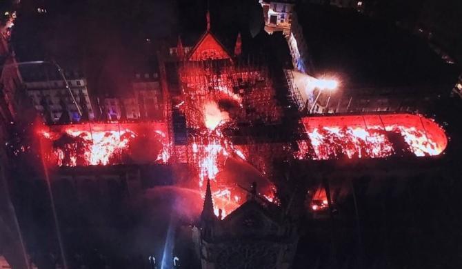 iltempo.it - Immagine dall'alto di un drone durante l'incendio