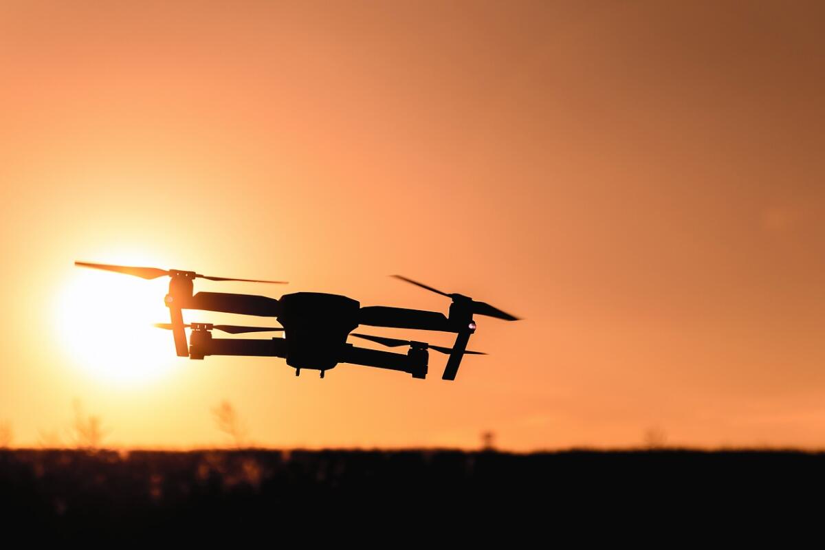 Un impianto neurale consente di pilotare droni e velivoli con la mente - droni