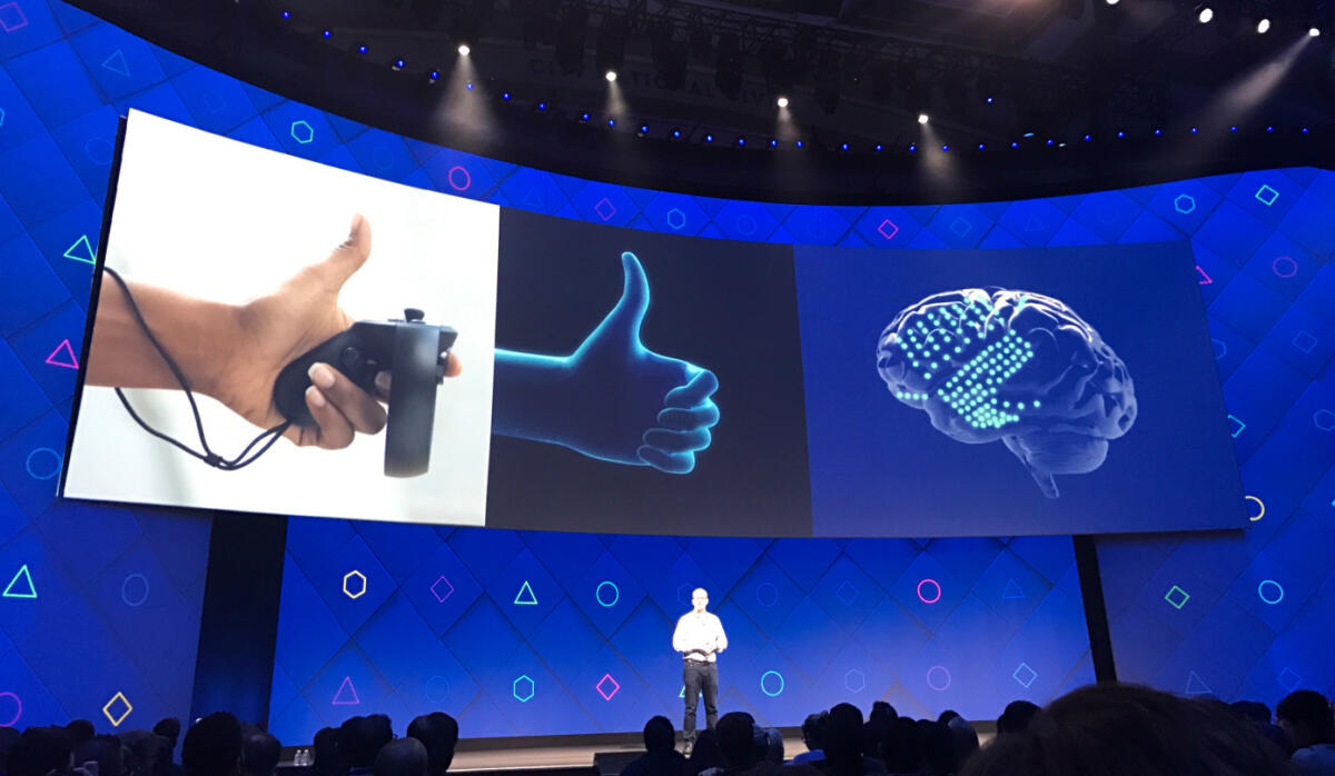 Facebook BCI: scrivere con la mente e ascoltare con la pelle - La conferenza F8 di Facebook. Credits: techcrunch.com