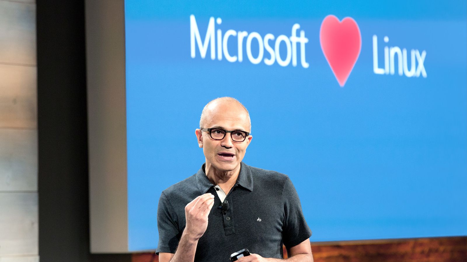Microsoft <3 Linux. Credits: omgubuntu.co.uk