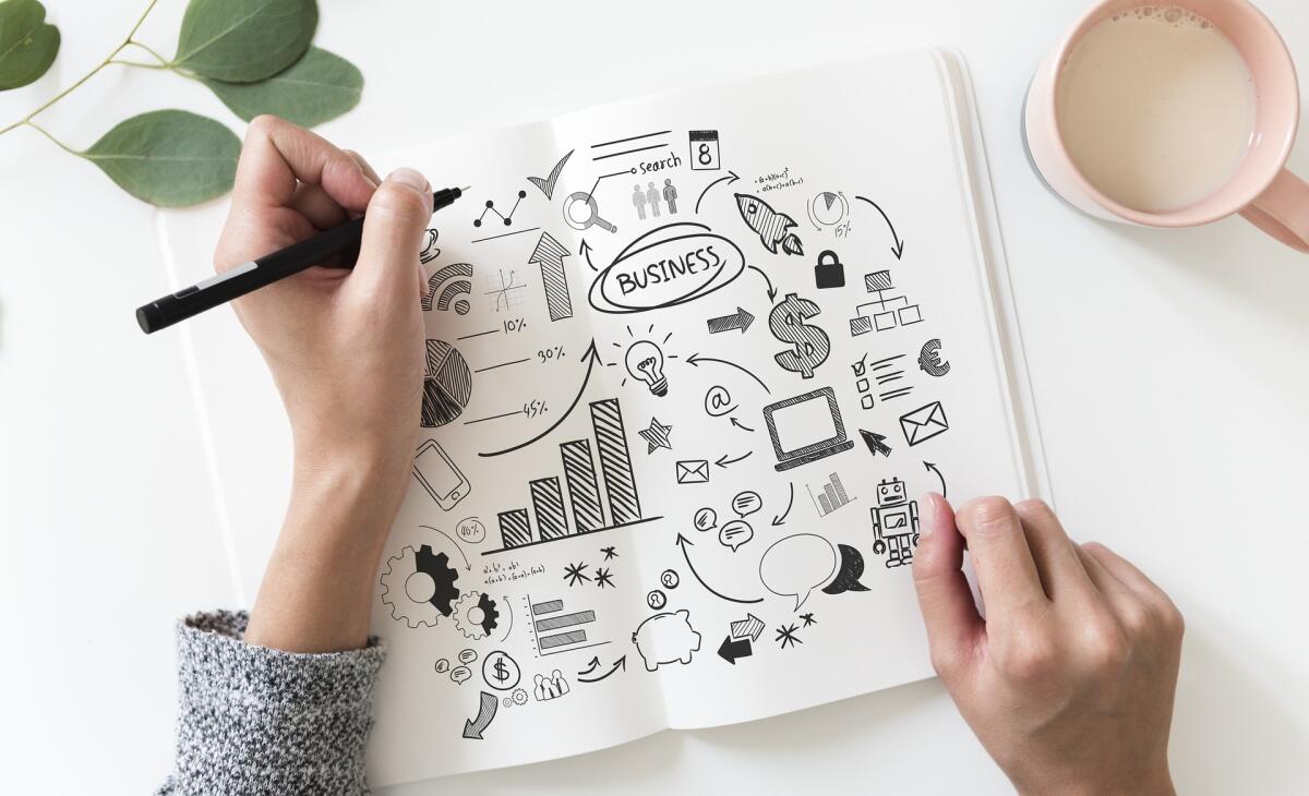 Pianificazione strategica: l'analisi SWOT - Foto di <a href="https://pixabay.com/it/users/rawpixel-4283981/?utm_source=link-attribution&amp;utm_medium=referral&amp;utm_campaign=image&amp;utm_content=3190204">rawpixel</a> da <a href="https://pixabay.com/it/?utm_source=link-attribution&amp;utm_m