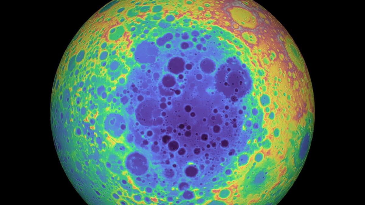 Il lato oscuro della Luna ospita un'enorme massa metallica - South Pole-Aitken Basin, sito della massa metallica sul lato oscuro della Luna.

Crediti: NASA/GSFC/University of Arizona