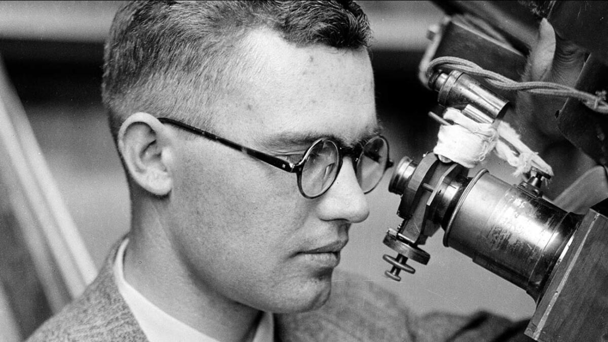 Quando il tuo capo è invidioso: la storia di Clyde Tombaugh - Clyde Tombaugh, Kansas farm boy who discovered the planet Pluto, is pictured in 1931. (AP Photo)