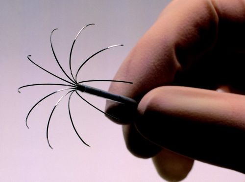 Agoelettrodo ad uncini espandibili utilizzato nella termoablazione credits: radiologia-interventistica-oncologica.it