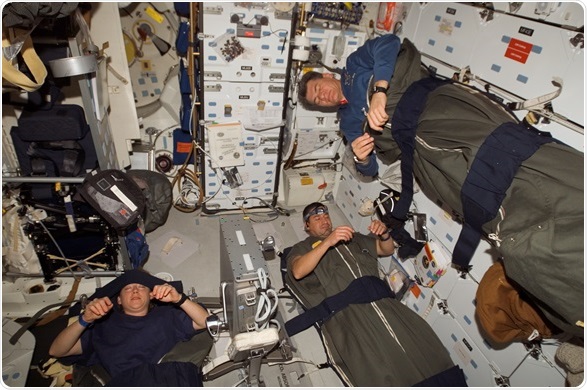 Astronauti a riposo.Crediti: NASA