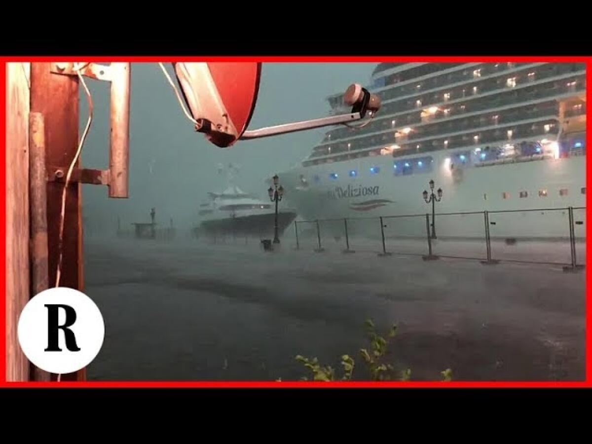 ULTIMA ORA: Scarroccia nave da crociera a Venezia - 