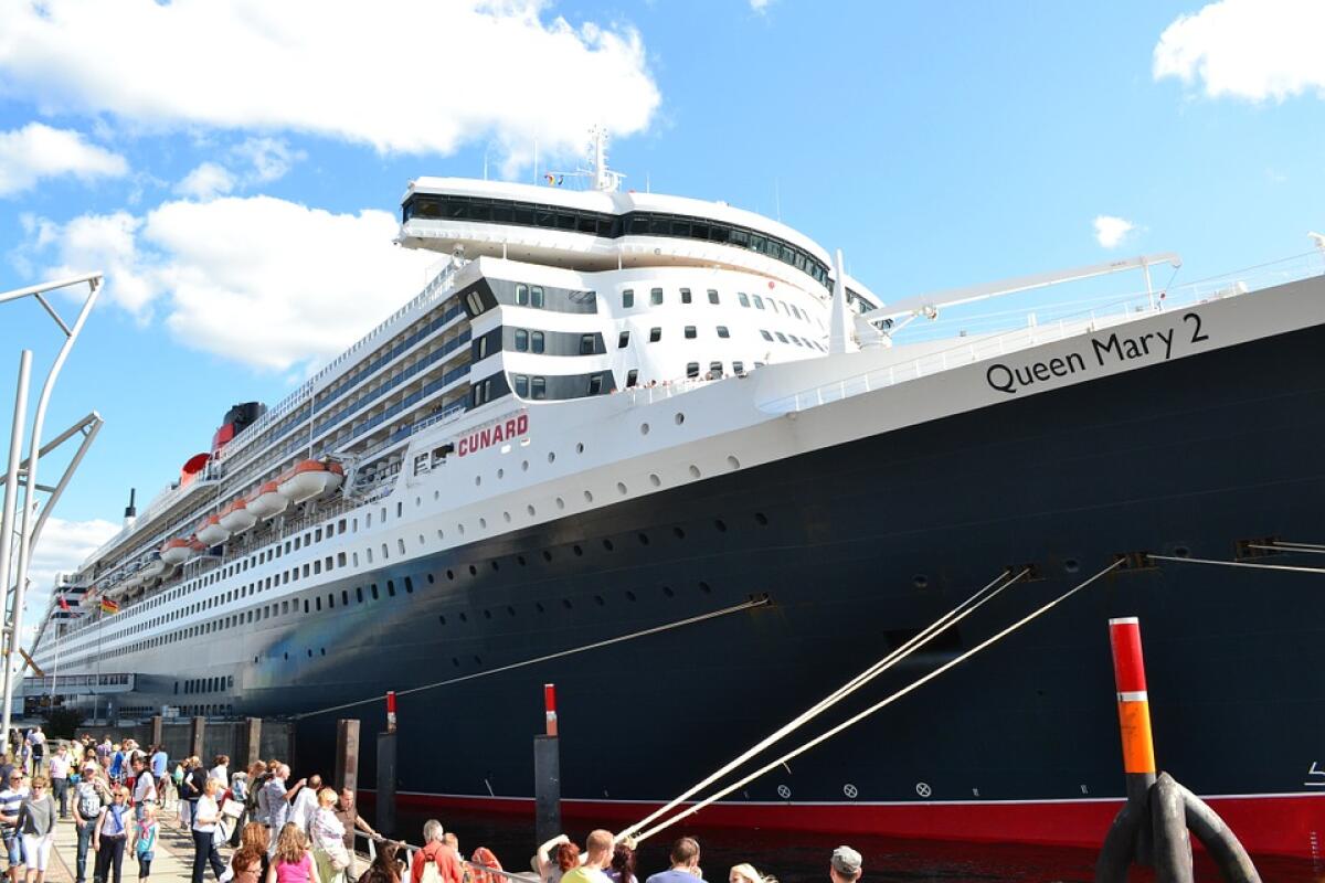 Storia delle navi da crociera: Il Transatlantico - Foto della Queen Mary al porto