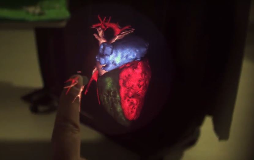 Immagine olografica di un cuore con possibilità di interazione con essocredits: realviewimaging.com