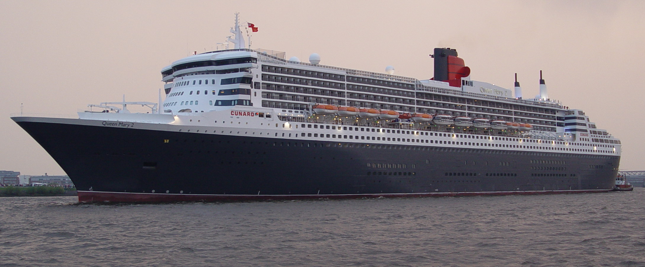 Foto della Queen Mary 2, ultimo transatlantico esistente.