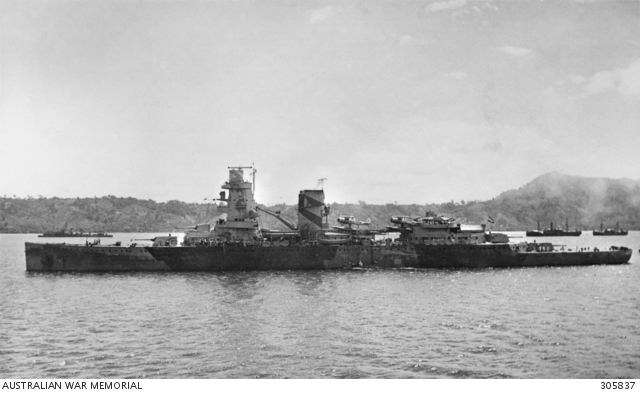 L'incrociatore HNLMS De Ruyter all'ancora nel febbraio 1942, poco prima della battaglia.
