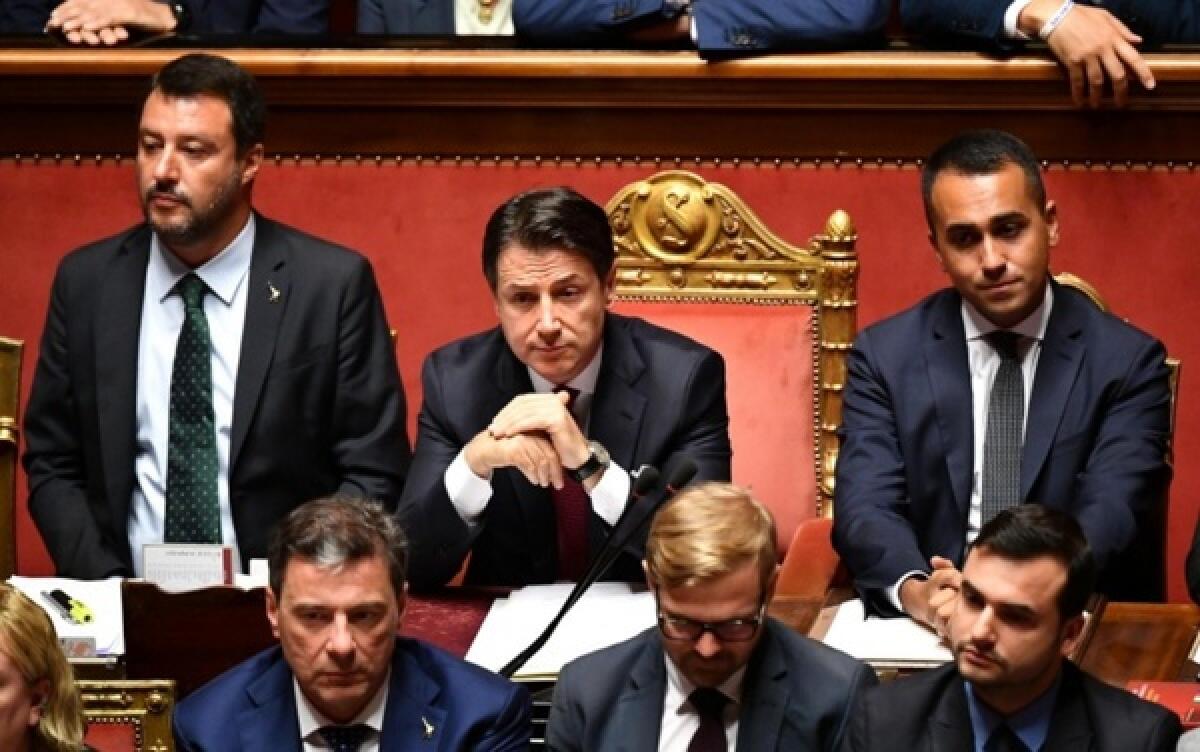 Fuoco 'amico', la diretta di Conte contro Salvini - 