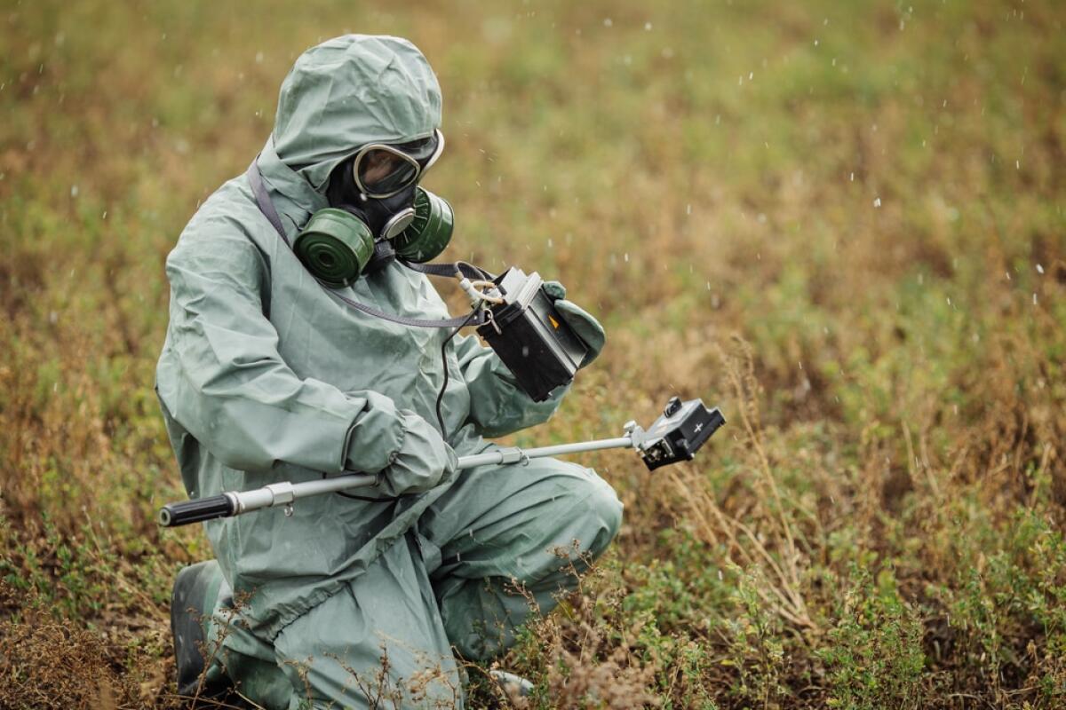 Incidente nucleare Russia: pericolo radiazioni in Italia? - Incidente nucleare, scienziato controllo il livello di radiazioni diffuse (immagine rappresentiva), crediti: news.liga.net