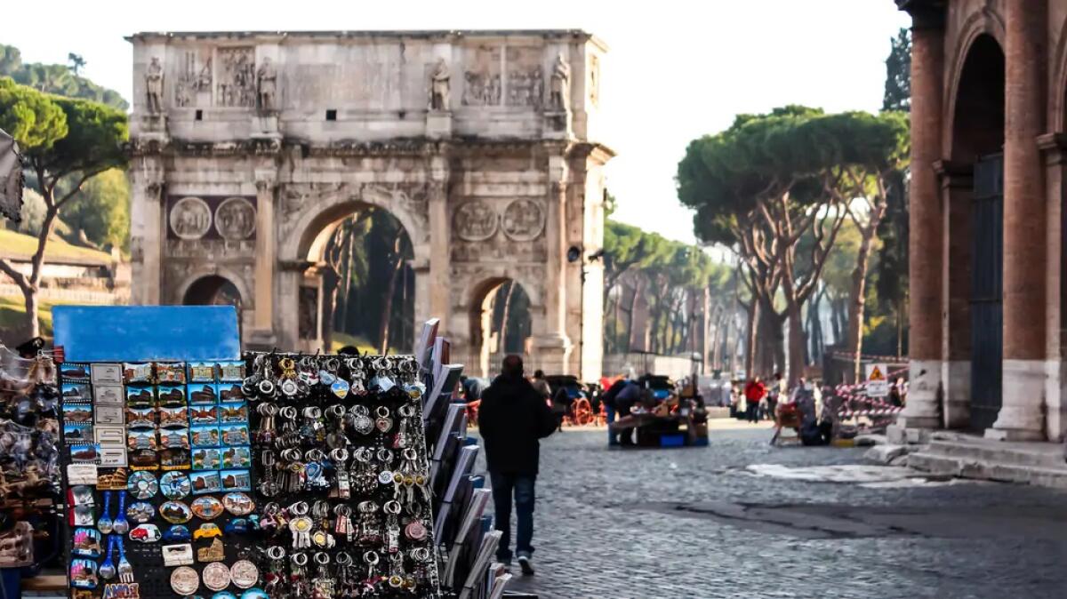 Souvenir e ricordini? un business da 700 milioni! Ma attenzione ai materiali di alcuni oggetti… - 