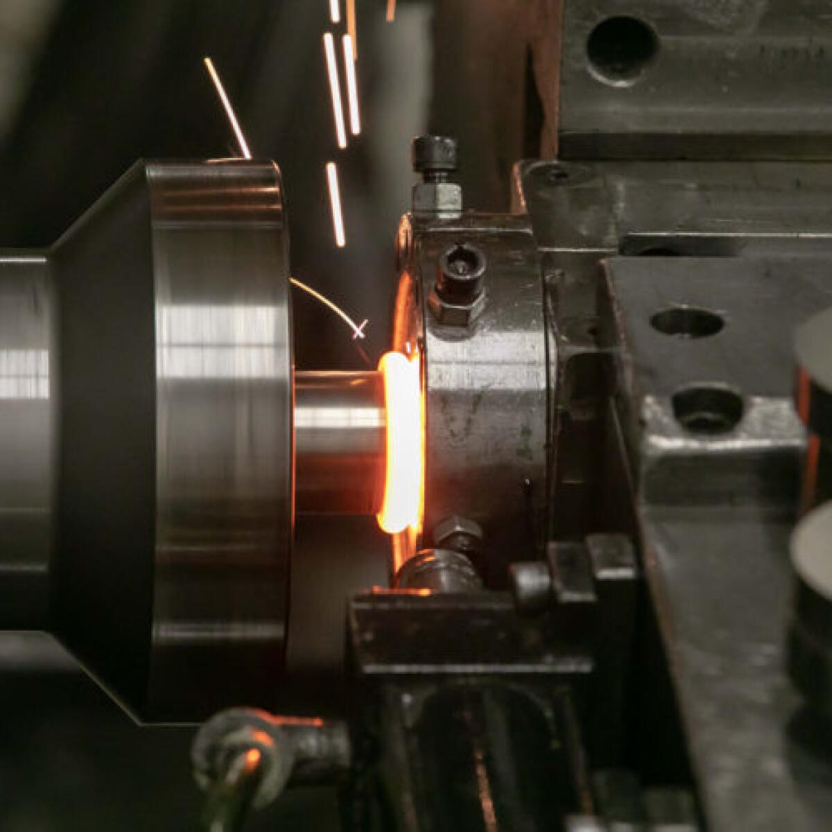 Saldatura ad attrito: metodo rapido e innovativo - Saldatura a rotofrizione.
PH:  pierceindustries.com