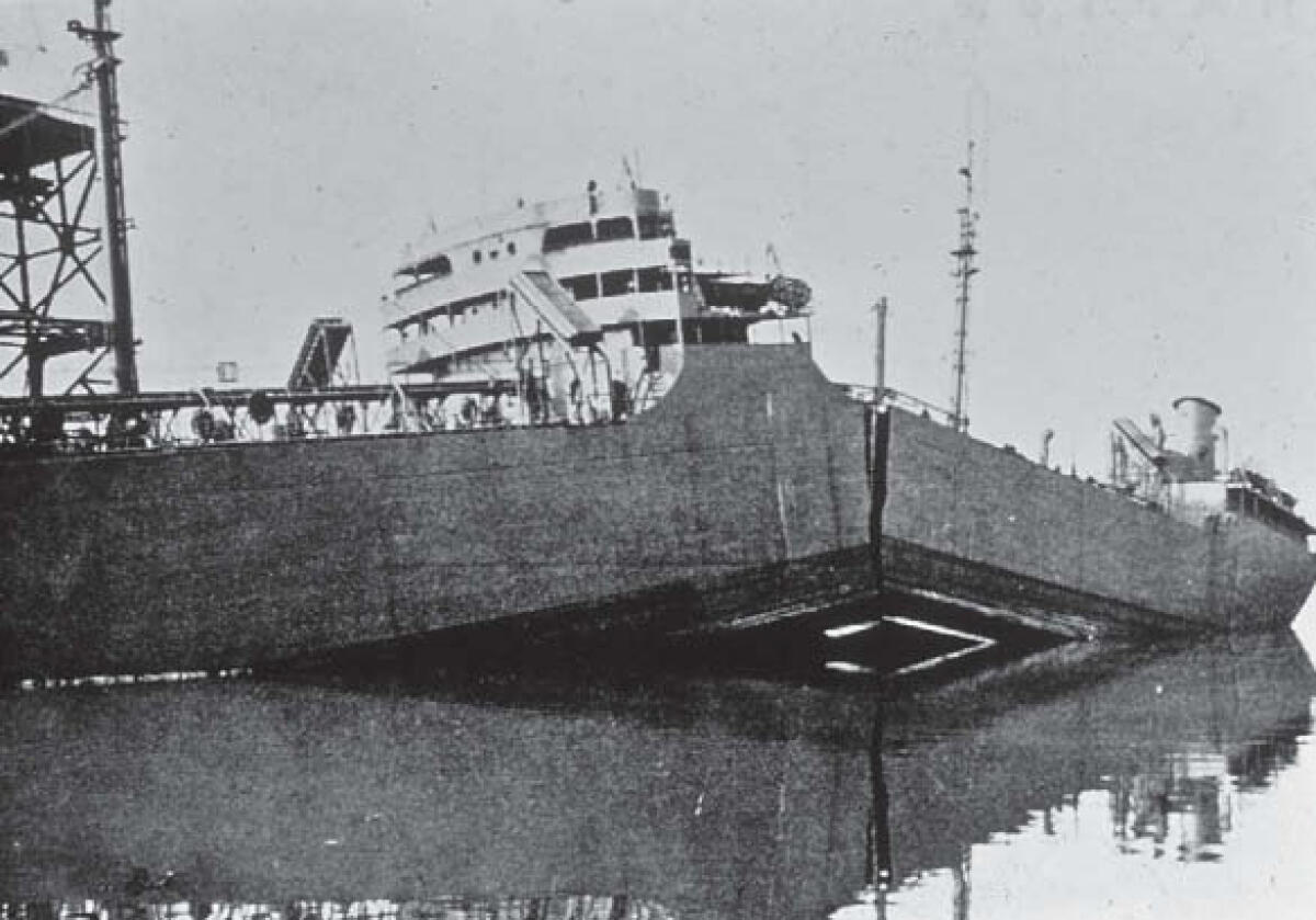Frattura fragile: Il caso delle Liberty ships - Immagine dello scafo fratturato di una Liberty Ship