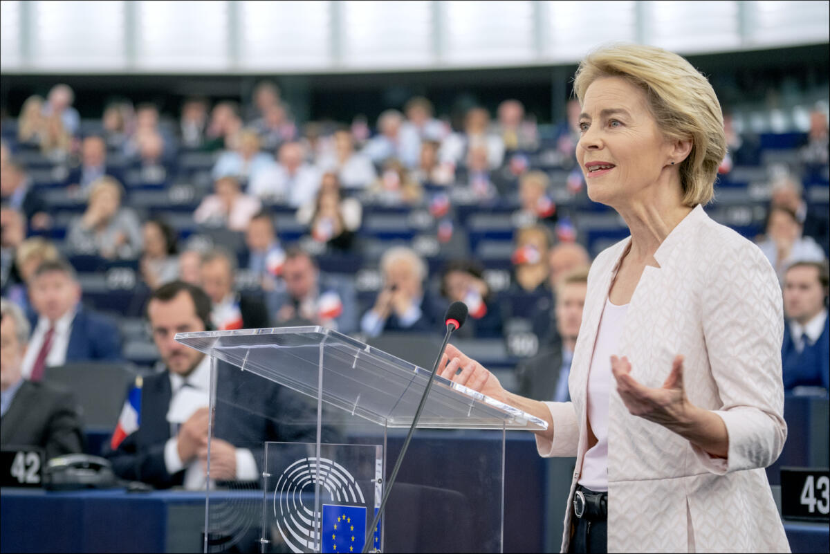 Ue, Bruxelles pensa ad un fondo da 100 miliardi per competere a Google, Apple ed Alibaba - ursula von der leyen