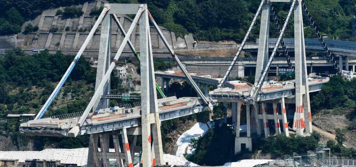 Ponte Morandi: a un anno dal crollo, come stanno le aziende genovesi? - A general view shows the two pylons of Genoa's Morandi motorway bridge that are to be destroyed with explosives, seen in red on the structure below, on June 27, 2019 in Genoa. - Some of the remains of Genoa's Morandi motorway bridge are set to be des
