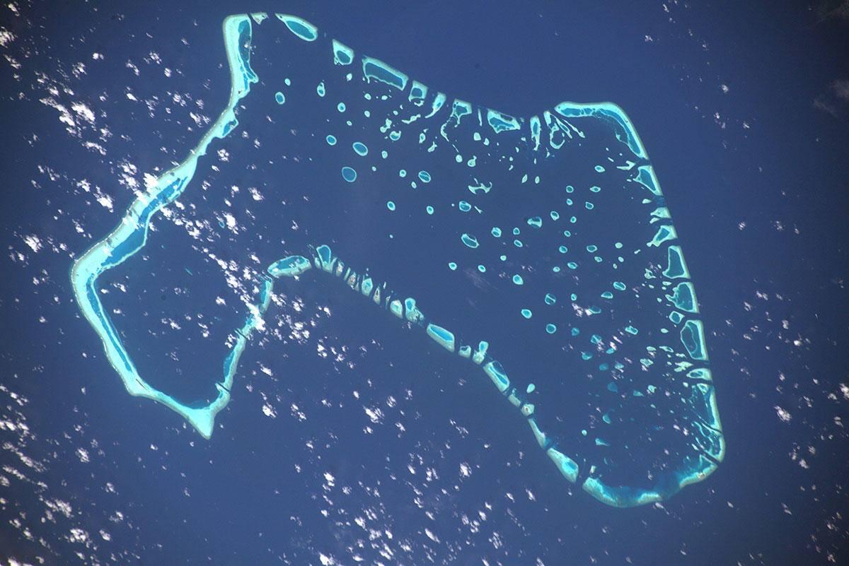 Luca Parmitano dallo spazio: "Riduciamo la CO2" - Una foto degli atolli delle Maldive fotografati da Luca Parmitano, crediti: ESA/NASA Luca Parmitano