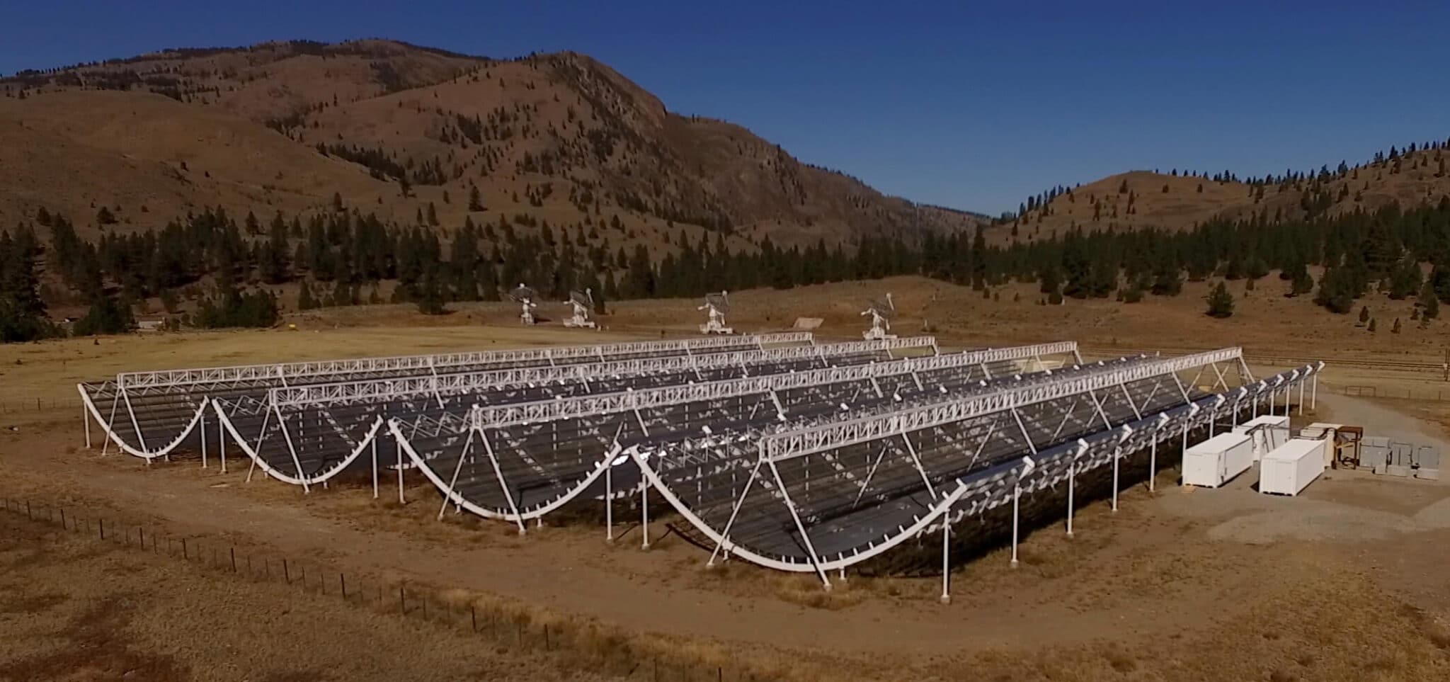 CHIME, il radiotelescopio che ha intercettato i nuovi lampi radio veloci:Crediti: www.chime-experiment.ca