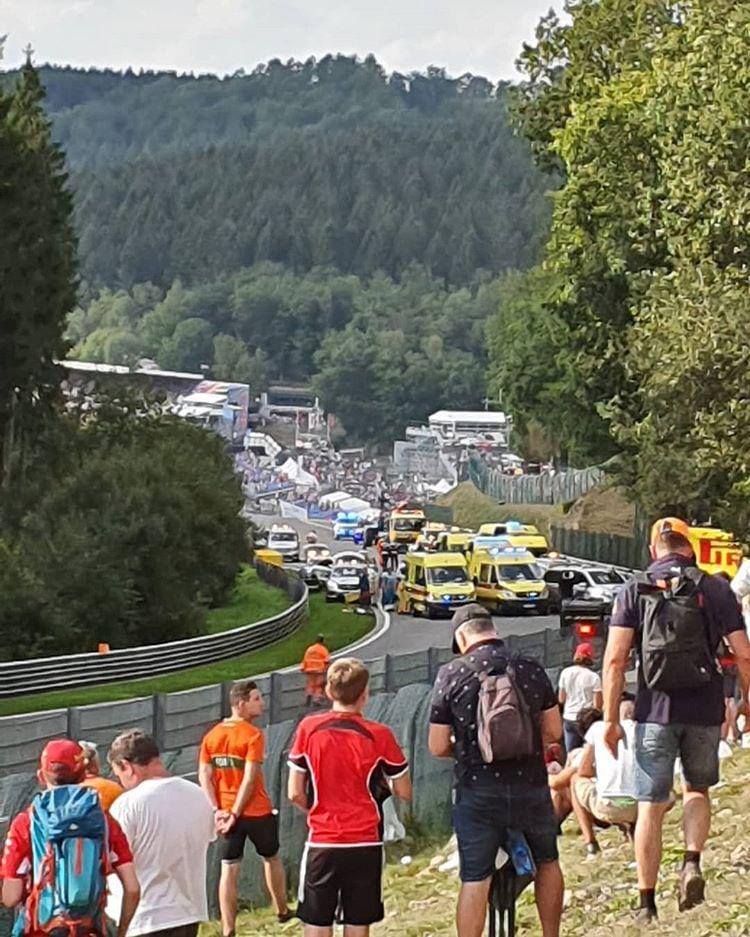 L'arrivo delle ambulanze