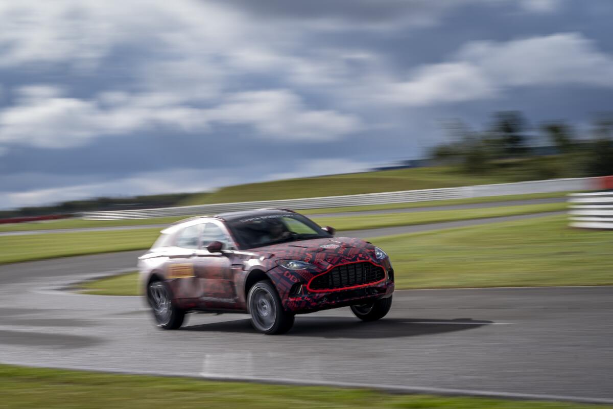 DBX: ultimi test di collaudo per il SUV Aston Martin - PH: foto fornita da Aston Martin