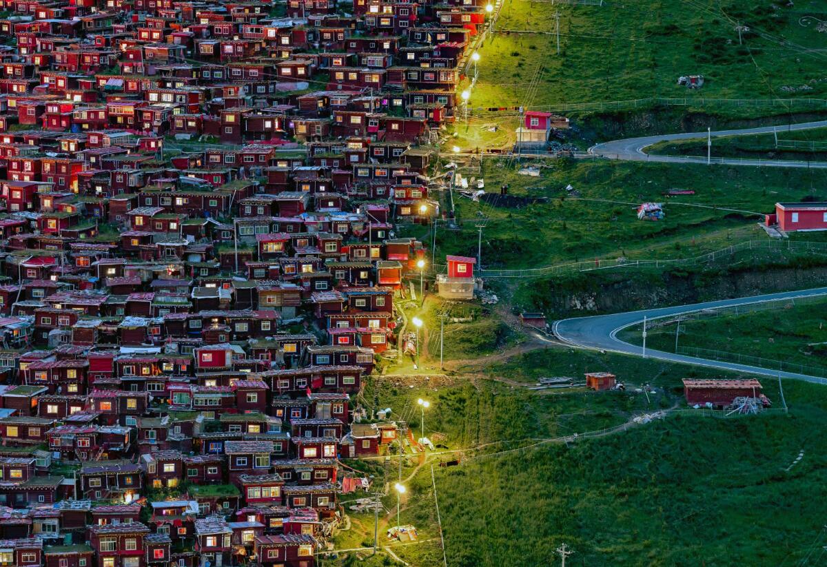 L'Istitituto buddista di Larung Gar, un caso internazionale sconosciuto - nationalgeographic.com