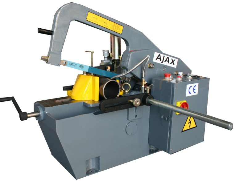 Segatrice industriale con glifo oscillante.PH: ajax-mach.co.uk