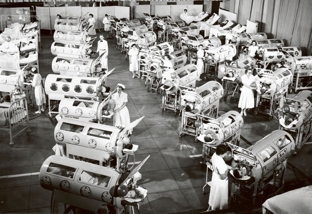 Nell'immagine possiamo vedere una sala dedicata ai malati di polio negli anni '50-'60 del secolo scorso.©twitter