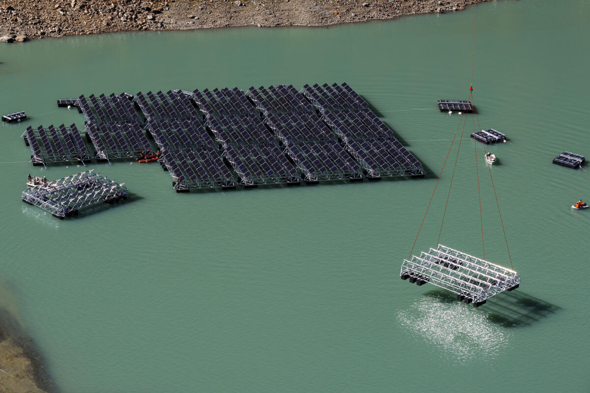 Fotovoltaico galleggiante tra le Alpi, il primo al mondo - lenouvelliste.ch