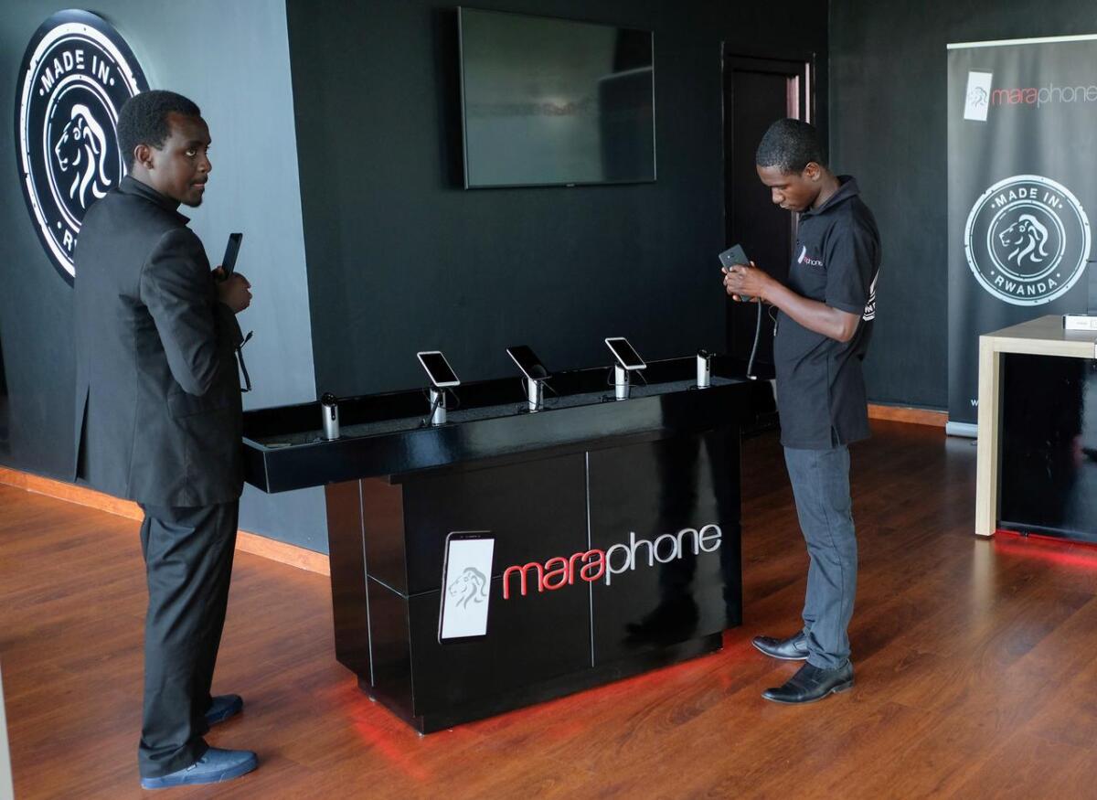 In Ruanda viene lanciata la prima fabbrica di smartphone completamente "made in Africa" - 