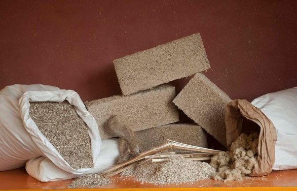 Biomattoni fatti con la canapa. PH: canapaindustriale.it