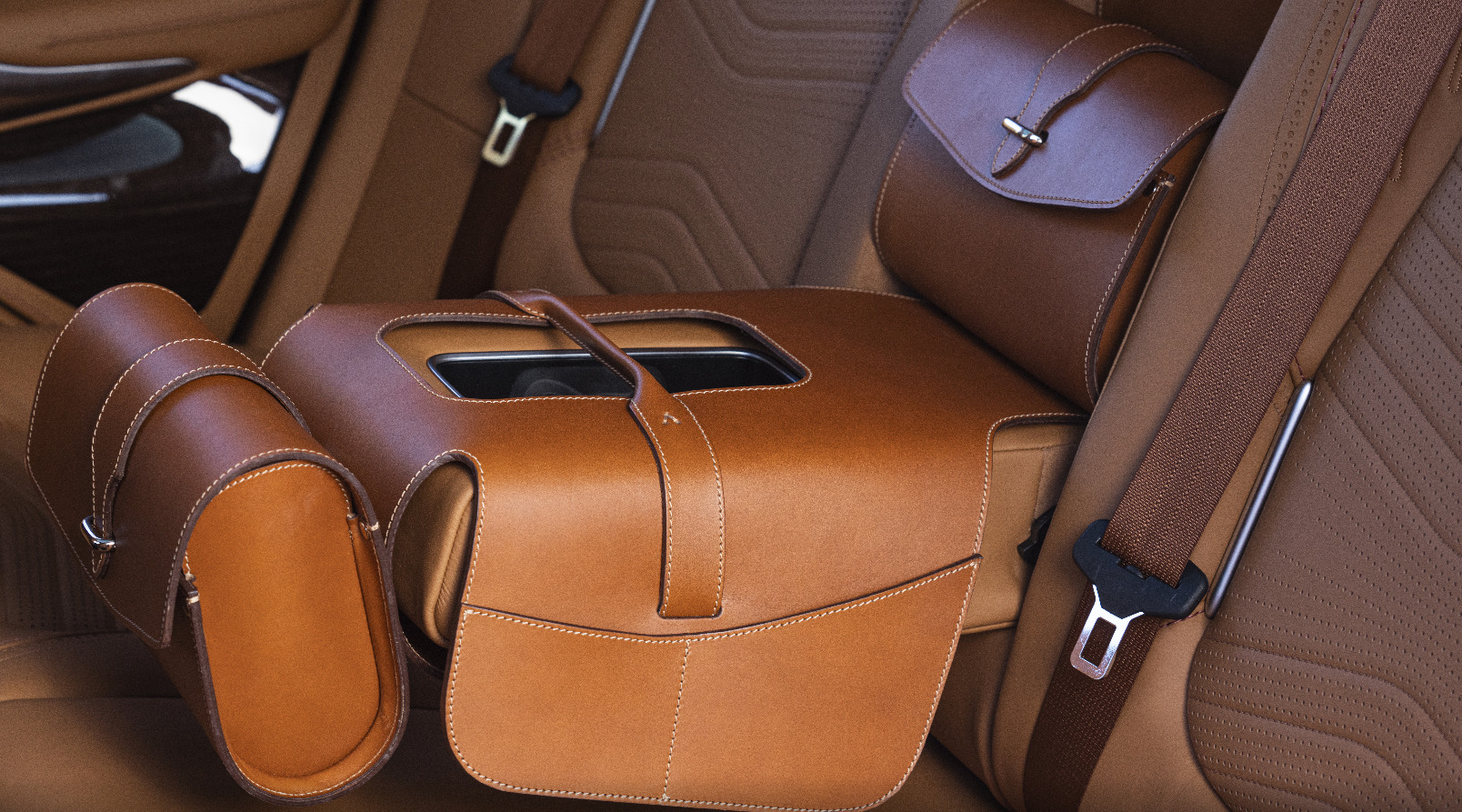 PH: Aston Martin