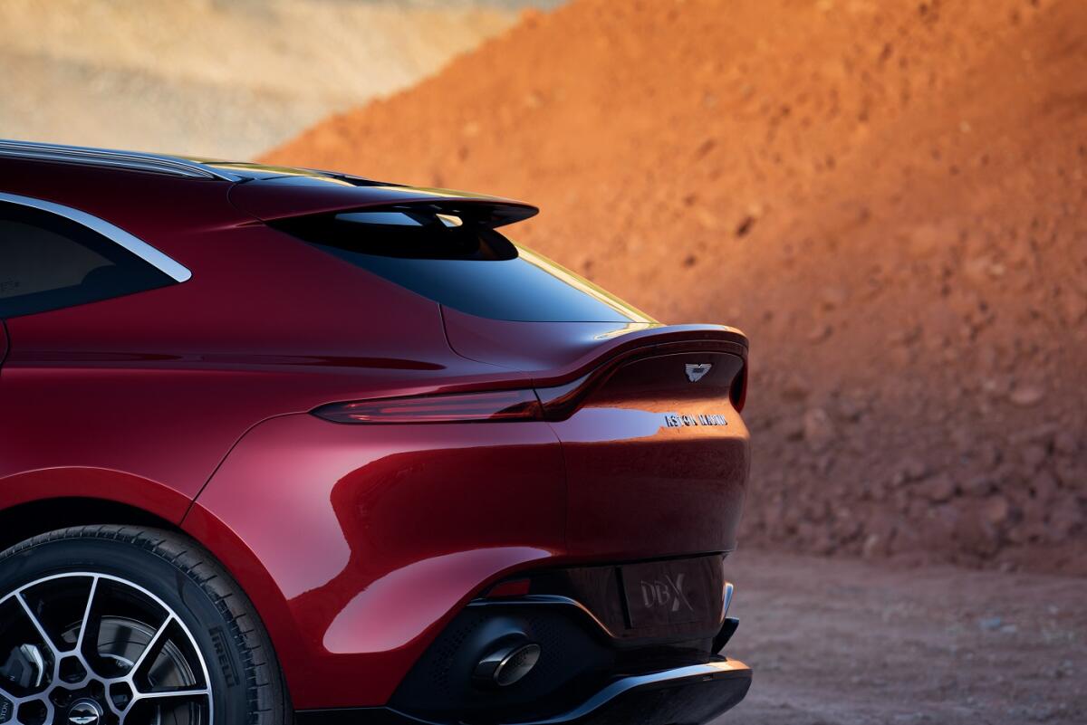 Tre pneumatici Pirelli differenti a disposizione del SUV Aston Martin DBX - PH: Pirelli.com