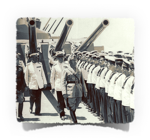Benito Mussolini a bordo di un'unità della classe Littorio (Fonte "L'ultima fortezza italiana" di Federico Bianconi)