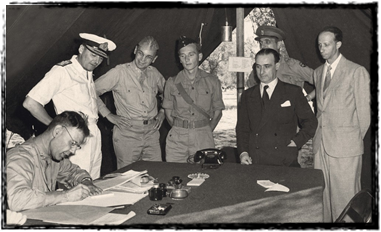 Firma dell'armistizio il 3 settembre 1943 a Cassibile (Fonte "L'ultima fortezza italiana" di Federico Bianconi)