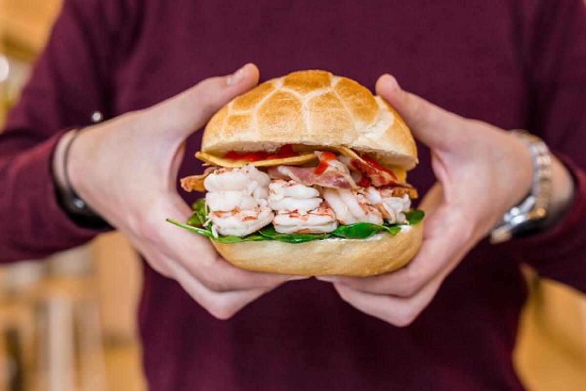 Pescaria: i panini gourmet di Polignano citati da Facebook - 