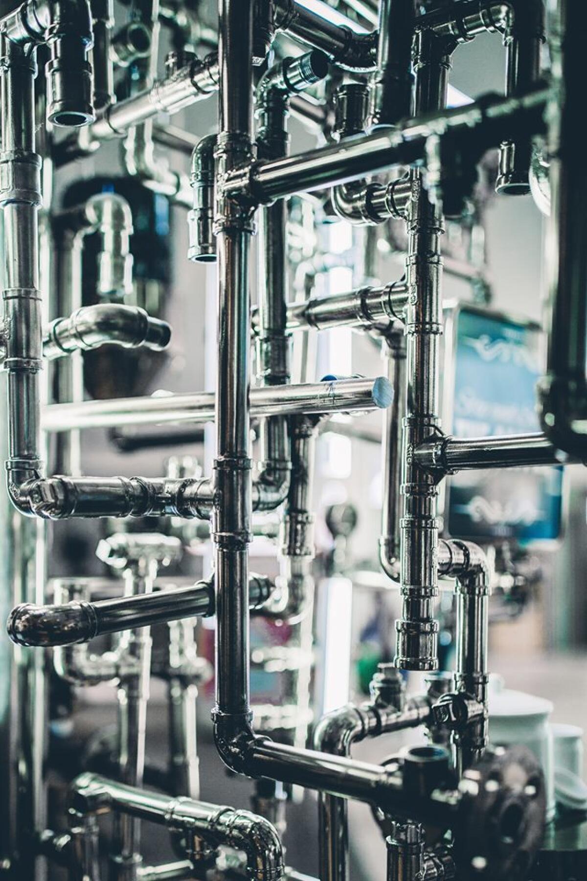 Dai “bassifuochi” alla piegatura dei tubi in acciaio inox: breve storia dell’acciaio - PH: pexels.com
