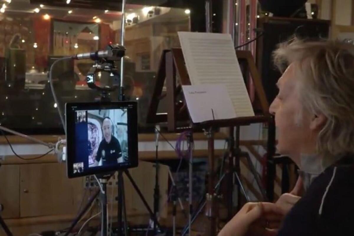 Il caffè nello spazio tra Luca Parmitano e Paul McCartney - Caffè nello spazio tra Parmitano e McCartney