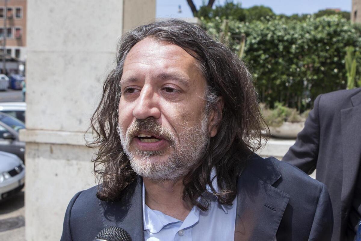 Morto Davide Vannoni: l'ideatore del "Metodo Stamina" aveva 53 anni - Foto Roberto Monaldo / LaPresse12-07-2013 RomaCronacaIstituto Superiore di Sanità - Audizione del prof. Davide Vannoni presso il comitato scientifico che dovra' guidare la sperimentazione del metodo StaminaNella foto Davide Vannoni al suo arrivo
