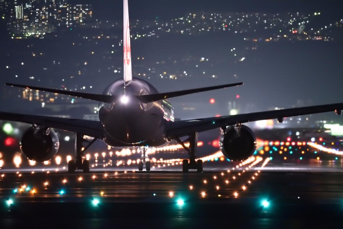 6 cose che (forse) non sai sugli aeroporti - Aeroporto di notte. PH: tecnigral.es