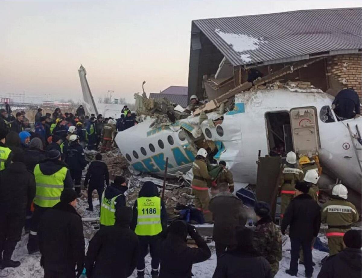Fokker-100 si schianta in Kazakistan: 12 morti - Fokker-100 Crash