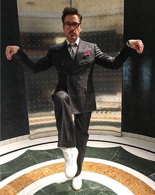 Risultati immagini per tony stark look elegante