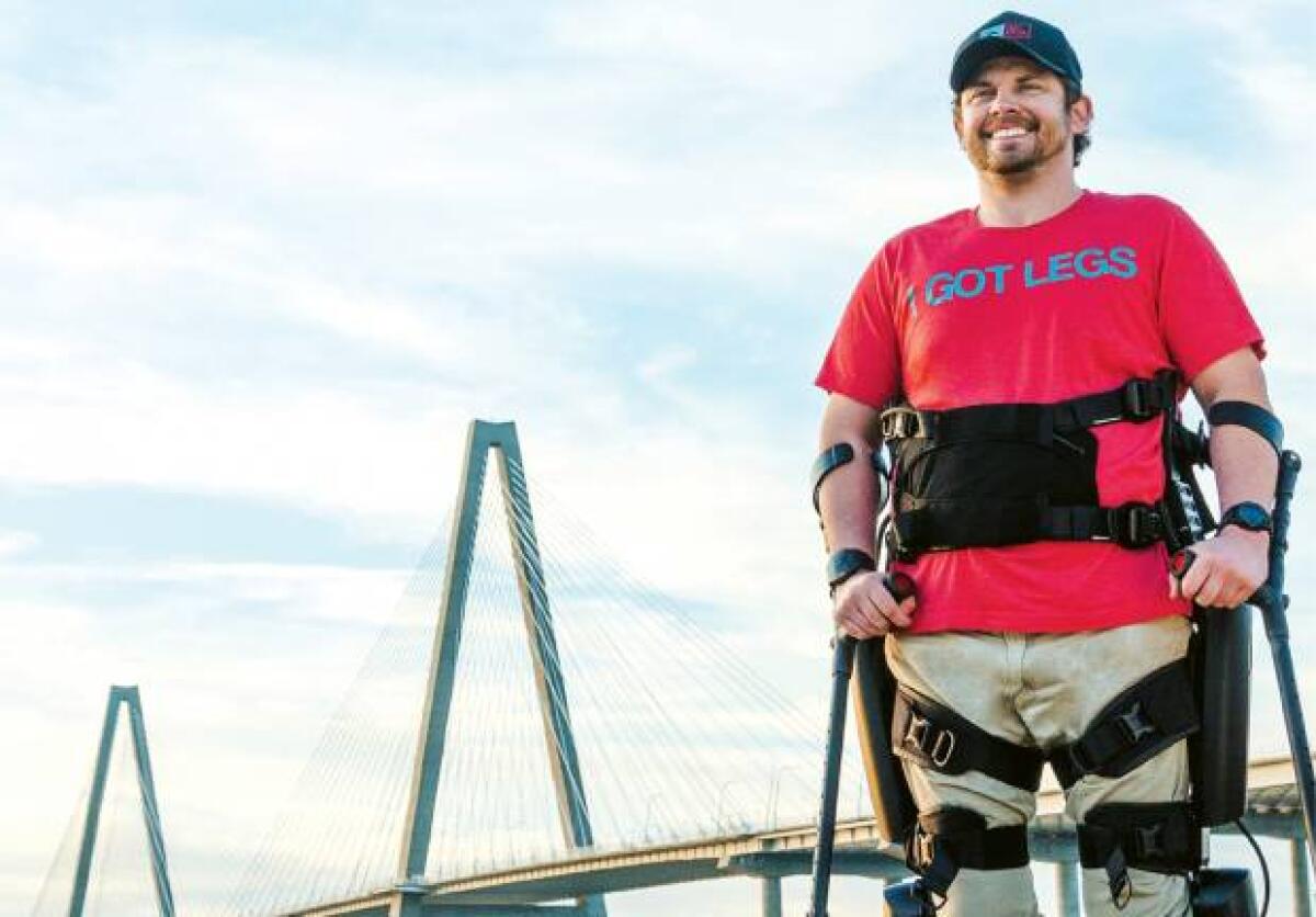 Un esoscheletro e un maratoneta paraplegico battono un record mondiale - Credits: Charleston Magazine