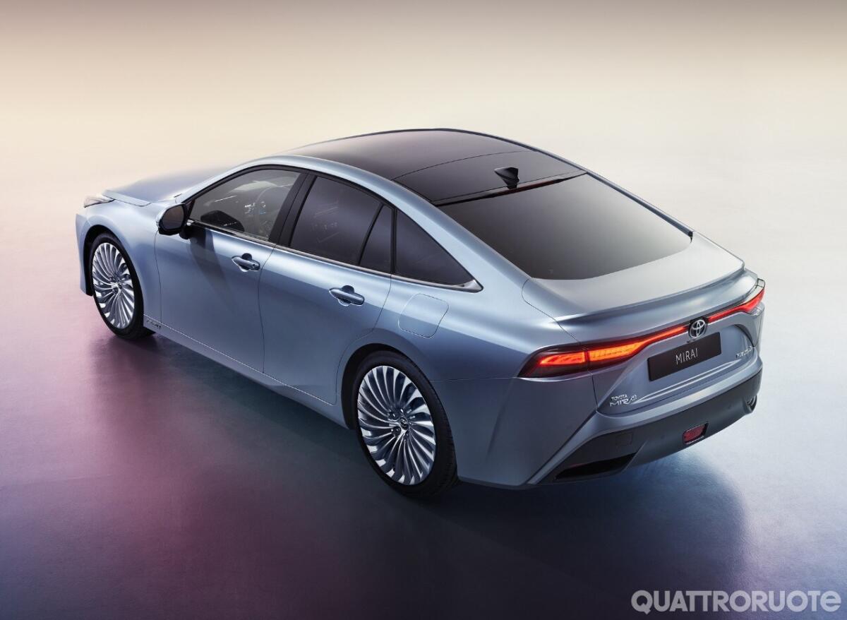 Toyota Mirai a idrogeno 2020, la nuova serie è ufficiale - 