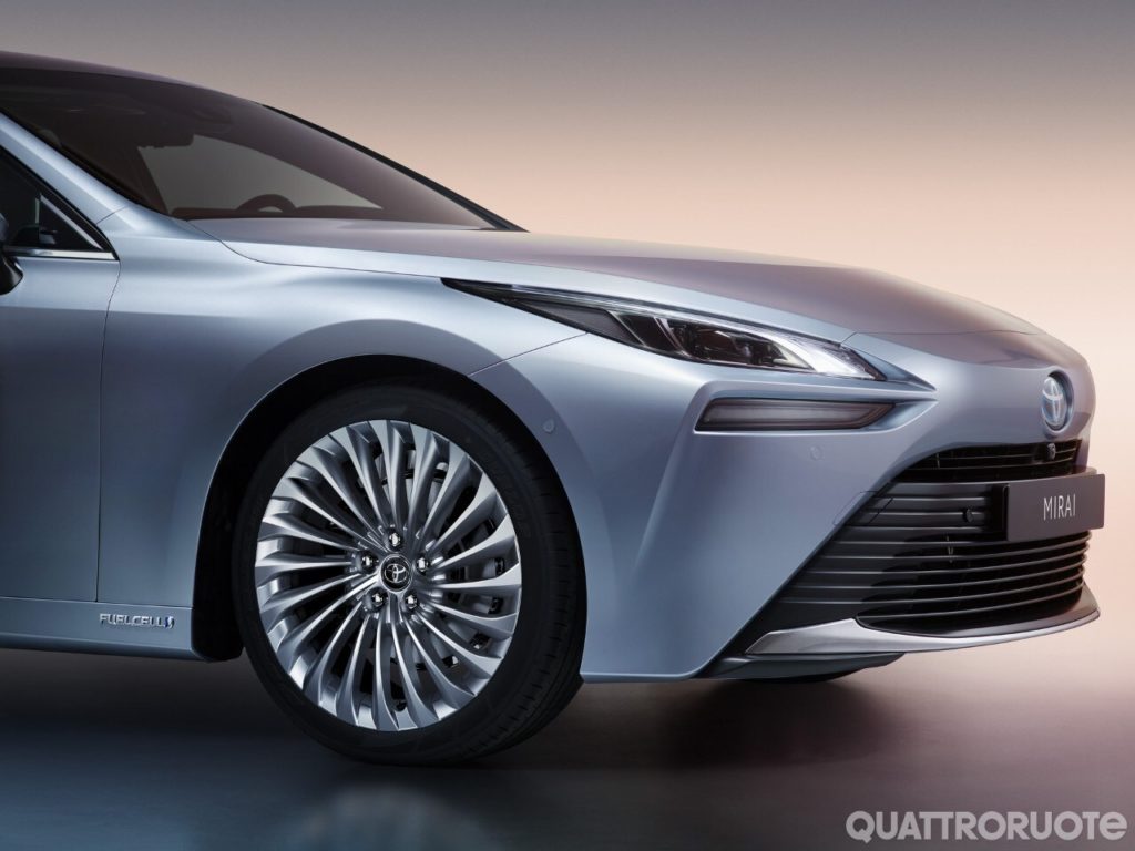 Frontale della nuova Toyota MiraiPH: quattroruote.it